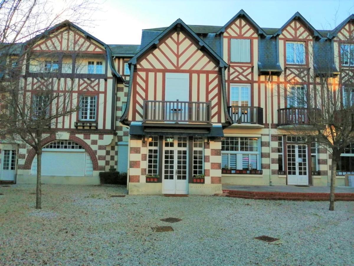 Le Petit Cabourg De La Cour Normande Studio Coeur De Ville -1 A 2 Personness Extérieur photo